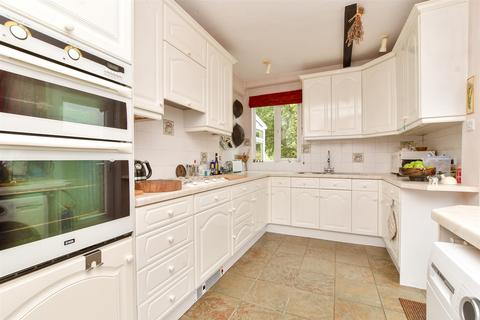 Highlands Avenue, Leatherhead, Surrey 3 bed detached house for sale