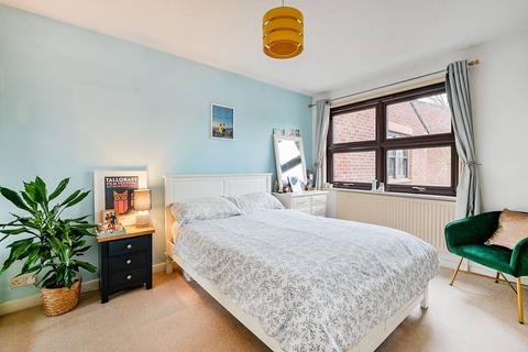 Holley Road, Acton, London, W3 1 bed flat for sale