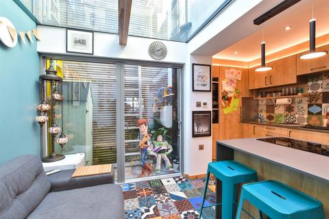 North Gardens, Brighton, East Sussex 3 bed terraced house for sale