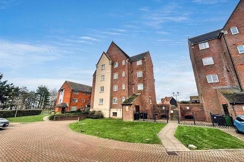 Daytona Quay, Eastbourne 2 bed flat for sale