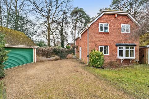 Penns Wood, Farnborough, Hampshire, GU14 4 bed detached house for sale