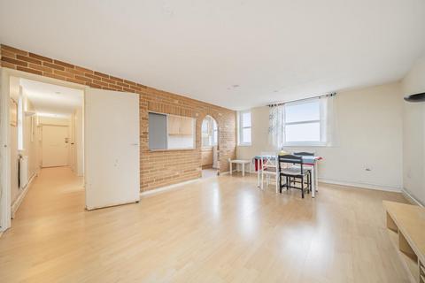 Kingston Hill, Kingston upon Thames 2 bed flat for sale