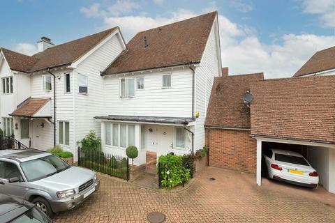 Niagara Close, Kings Hill, West Malling 3 bed semi