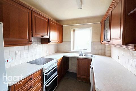 Chapel Lane, BRACKNELL 2 bed apartment for sale