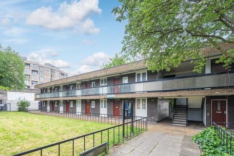 Hodister Close, London, SE5 2 bed flat for sale