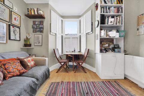 London SW17 1 bed flat for sale