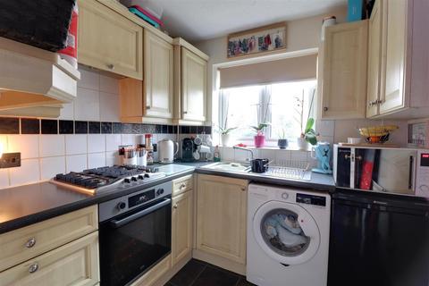 Boakes Drive, Stonehouse 2 bed terraced house for sale