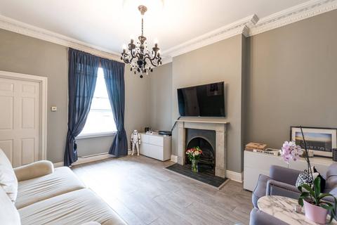 Gloucester Road, South Kensington... 2 bed flat for sale