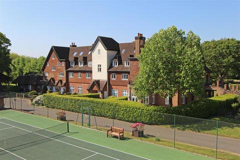 Eyhurst Park, Kingswood 3 bed apartment for sale