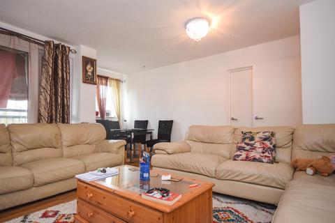 Mounbatten Court, Ingram Crescent... 2 bed apartment for sale