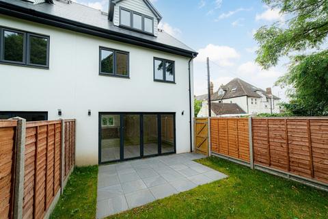 London Road, Sittingbourne, ME10 4 bed semi