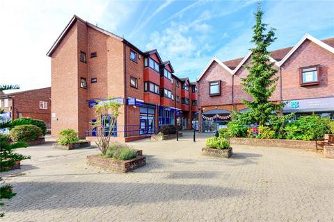 Denly Way, Lightwater, Surrey, GU18 2 bed apartment for sale