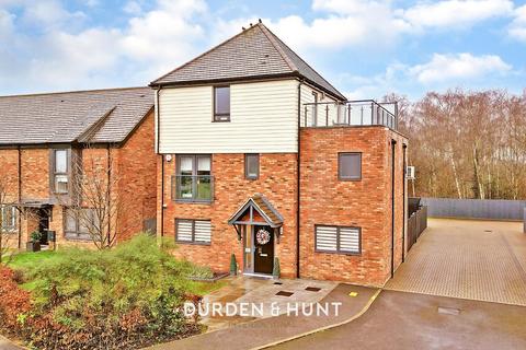 Park View, Chigwell, IG7 5 bed detached house for sale