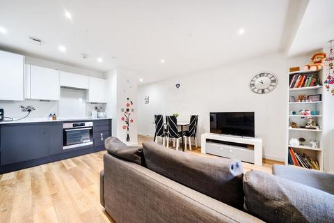 Woking,  Surrey,  GU21 2 bed flat for sale