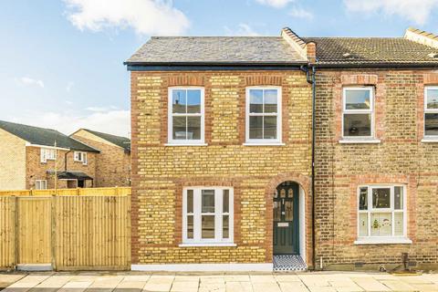 Warwick Road, Twickenham TW2 2 bed end of terrace house for sale