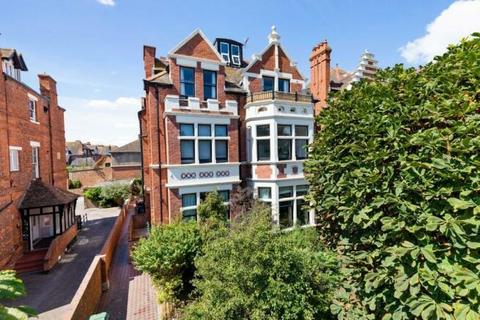 Grimston Avenue, Folkestone 2 bed flat for sale