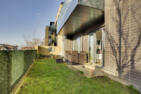 Westleigh Avenue, Putney, London 2 bed apartment for sale