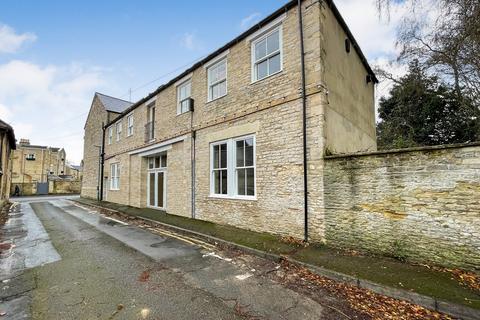 Carpenters Lane, Cirencester GL7 6 bed semi