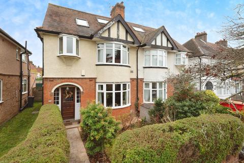 Lyncroft Gardens, Hounslow TW3 4 bed semi