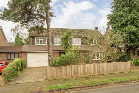 Oatlands Chase, Weybridge KT13 5 bed house for sale