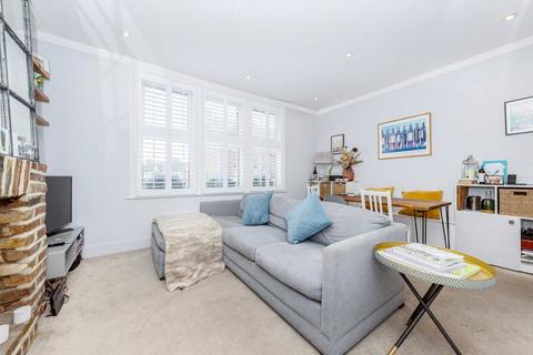 Garratt Lane, London SW18 2 bed flat for sale