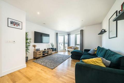 Juniper Drive, London SW18 2 bed flat for sale