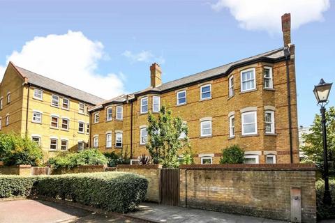 East Hill, London SW18 2 bed flat for sale