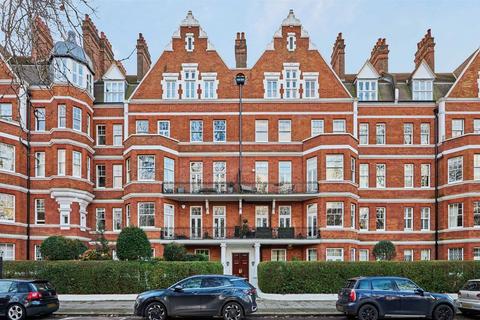 Prince Of Wales Drive, London SW11 3 bed flat for sale