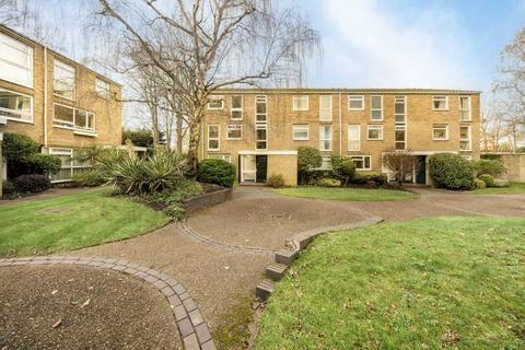 Harrowdene Gardens, Teddington TW11 1 bed flat for sale