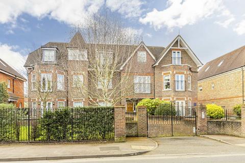 Oatlands Chase, Weybridge KT13 2 bed flat for sale
