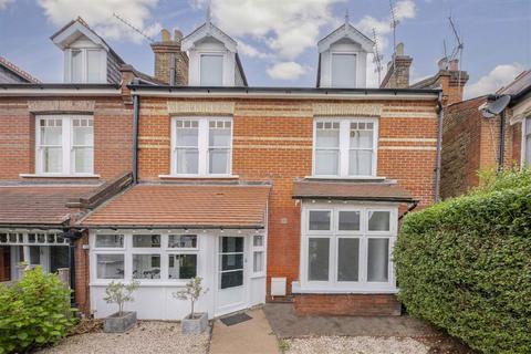 Kingston Road, Teddington TW11 2 bed flat for sale