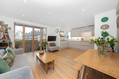 Dog Kennel Hill, East Dulwich... 2 bed apartment for sale