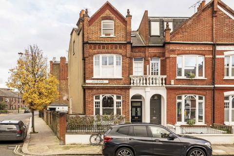 Bovingdon Road, London SW6 2 bed flat for sale