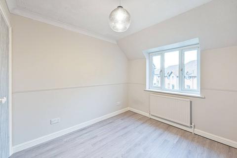 Swan Drive, Edgware, London, NW9 2 bed flat for sale