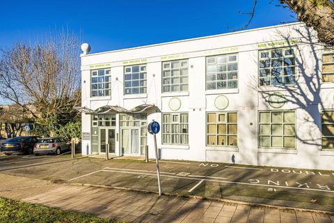 Chertsey Road, St Margarets TW1 1 bed flat for sale