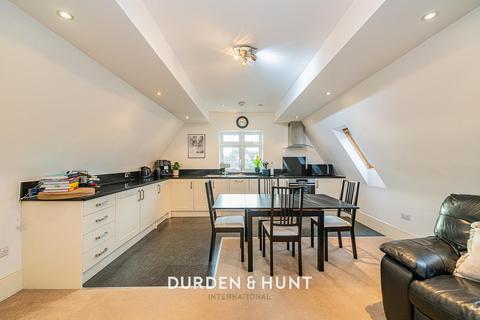 St. Marys Lane, Upminster, RM14 3 bed apartment for sale