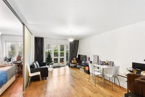 Park Lodge Avenue ¦ UB7 ¦ London 1 bed apartment for sale