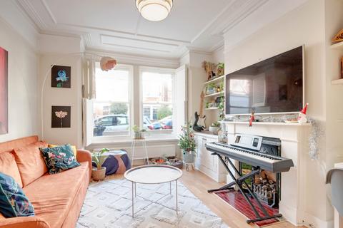 London W4 1 bed apartment for sale