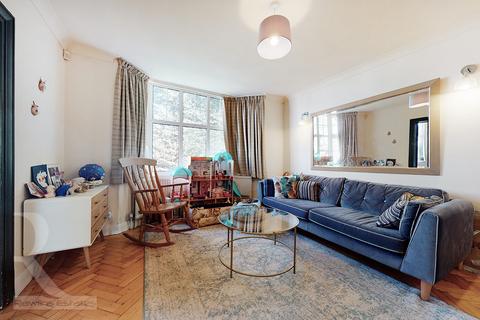 Stanhope Court, Finchley  N3 3 bed flat for sale