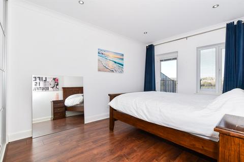 Valetta Way, Rochester, Kent 3 bed penthouse for sale