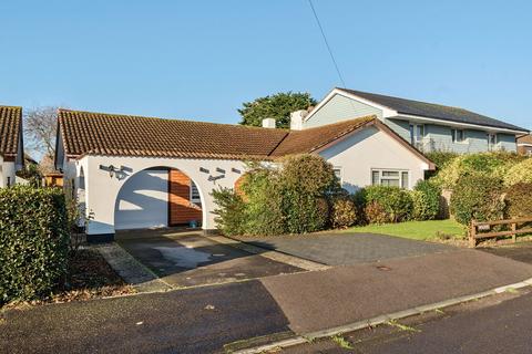 Queensway, Hayling Island, PO11 3 bed detached bungalow for sale