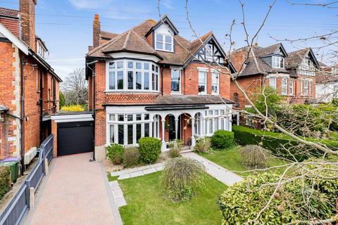 Julian Road, Folkestone, CT19 2 bed flat for sale