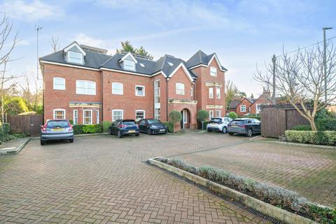 87 Middle Gordon Road, Camberley GU15 2 bed apartment for sale