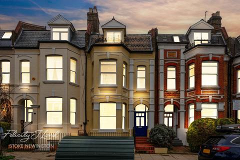 Clissold Crescent, Stoke Newington, N16 2 bed apartment for sale