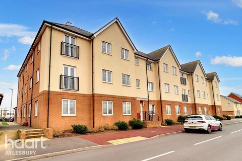 Elton Close, Aylesbury 2 bed flat for sale