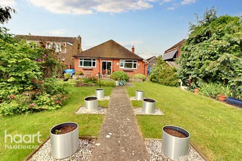 Cookham Road, Maidenhead 2 bed detached bungalow for sale