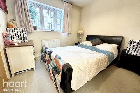 Porters Field, Braintree 2 bed apartment for sale