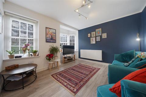 Albion Avenue, SW8 2 bed flat for sale