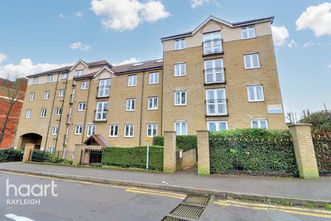 King Georges Close, Rayleigh 1 bed flat for sale