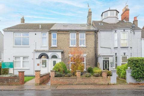 High Road, Gorleston 5 bed terraced house for sale